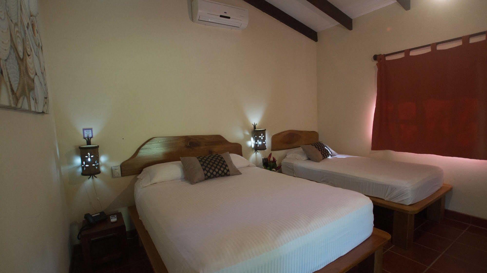 Mamma E Papa Aparthotel Ojochal Buitenkant foto